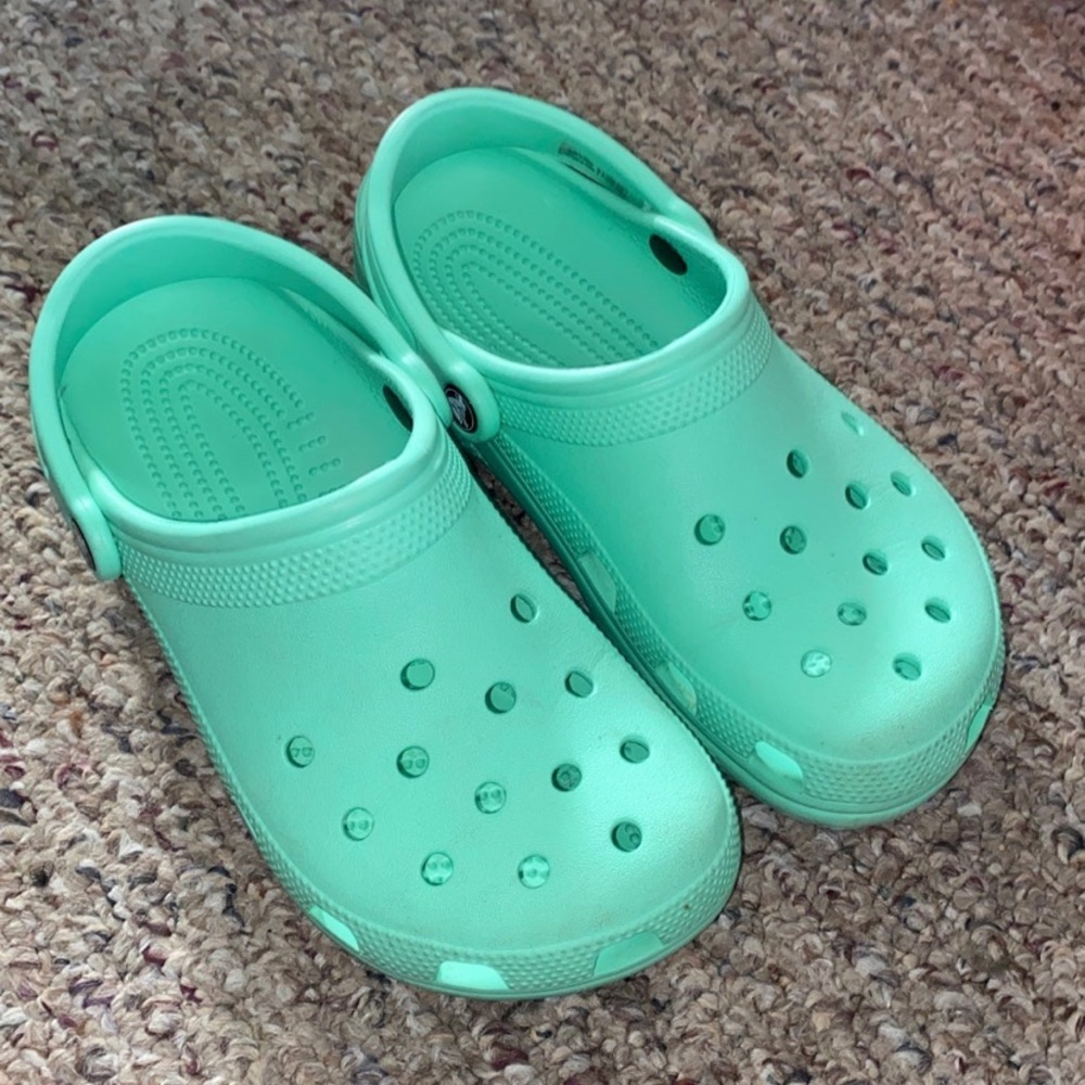 Women’s crocs